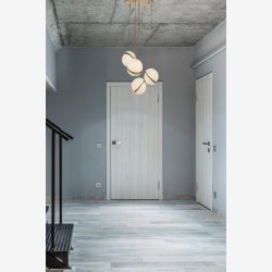 Moderne lysekrone med hvid/tumlet finish